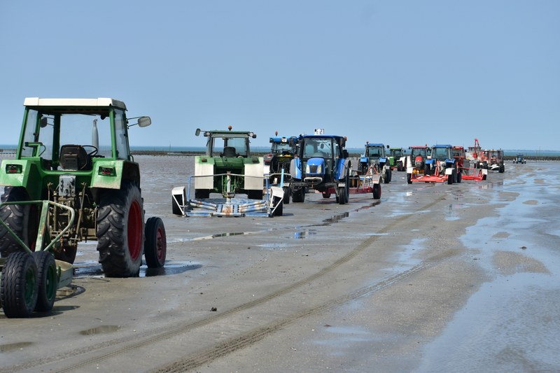 Extraction and cultivation of living resources Extraction and cultivation of living resources